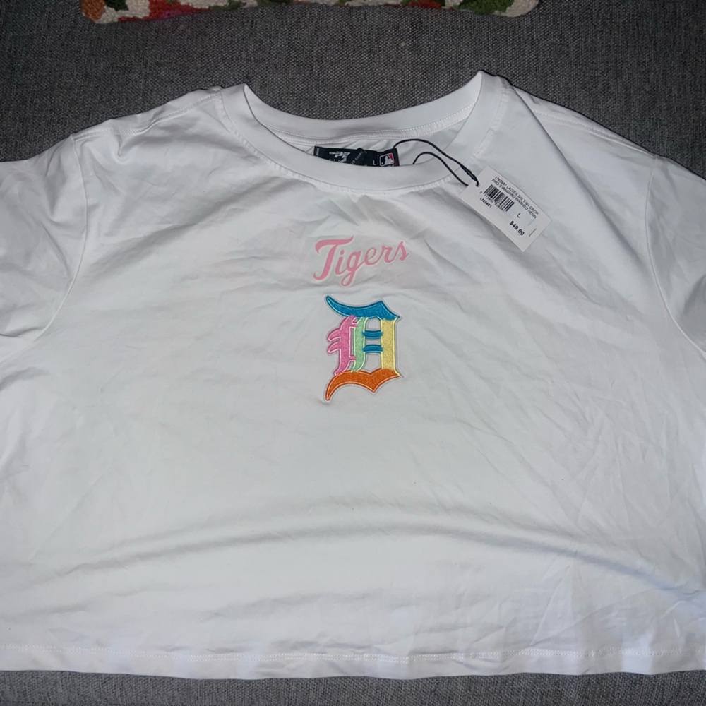Detroit Tigers Tee with Colorful Tigers Logo matching biker shorts size LG set